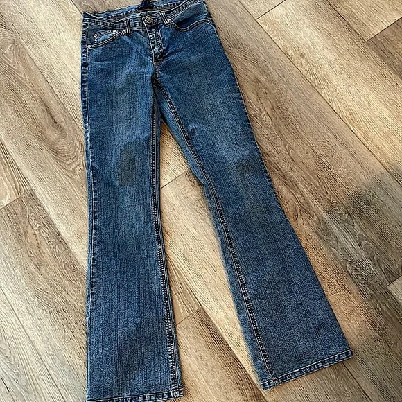 Request Semi-Flare Jeans - Picture 2 of 6